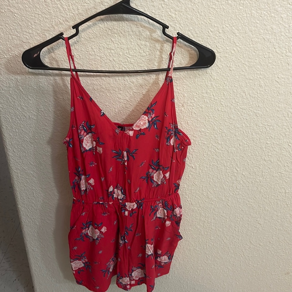 Cute Romper with pockets!